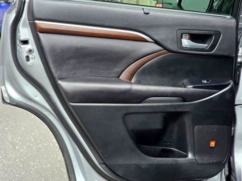 Used 2016 Toyota Highlander Limited Platinum image 29