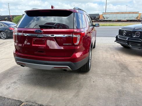 Used 2016 Ford Explorer XLT w/ Equipment Group 202A FWD image 39