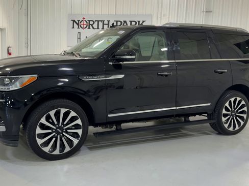 Used 2022 Lincoln Navigator Reserve image 6