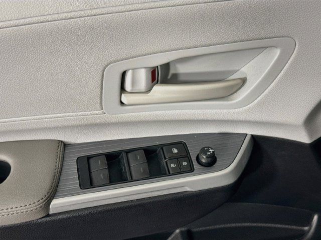 Used 2025 Toyota Sienna LE w/ LE Plus Package FWD image 19