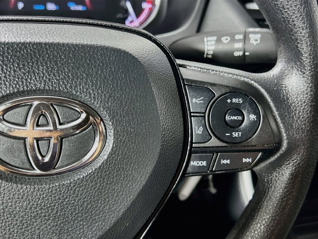 Used 2025 Toyota RAV4 LE FWD image 17