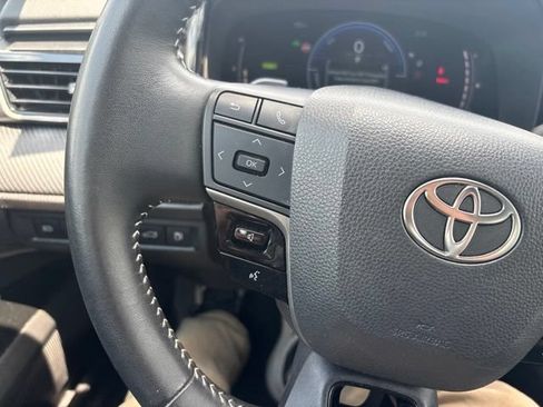 Used 2025 Toyota Camry SE FWD image 28