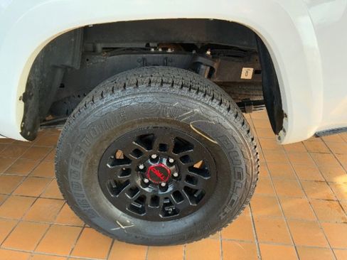 Used 2022 Toyota Tacoma TRD Off-Road image 34