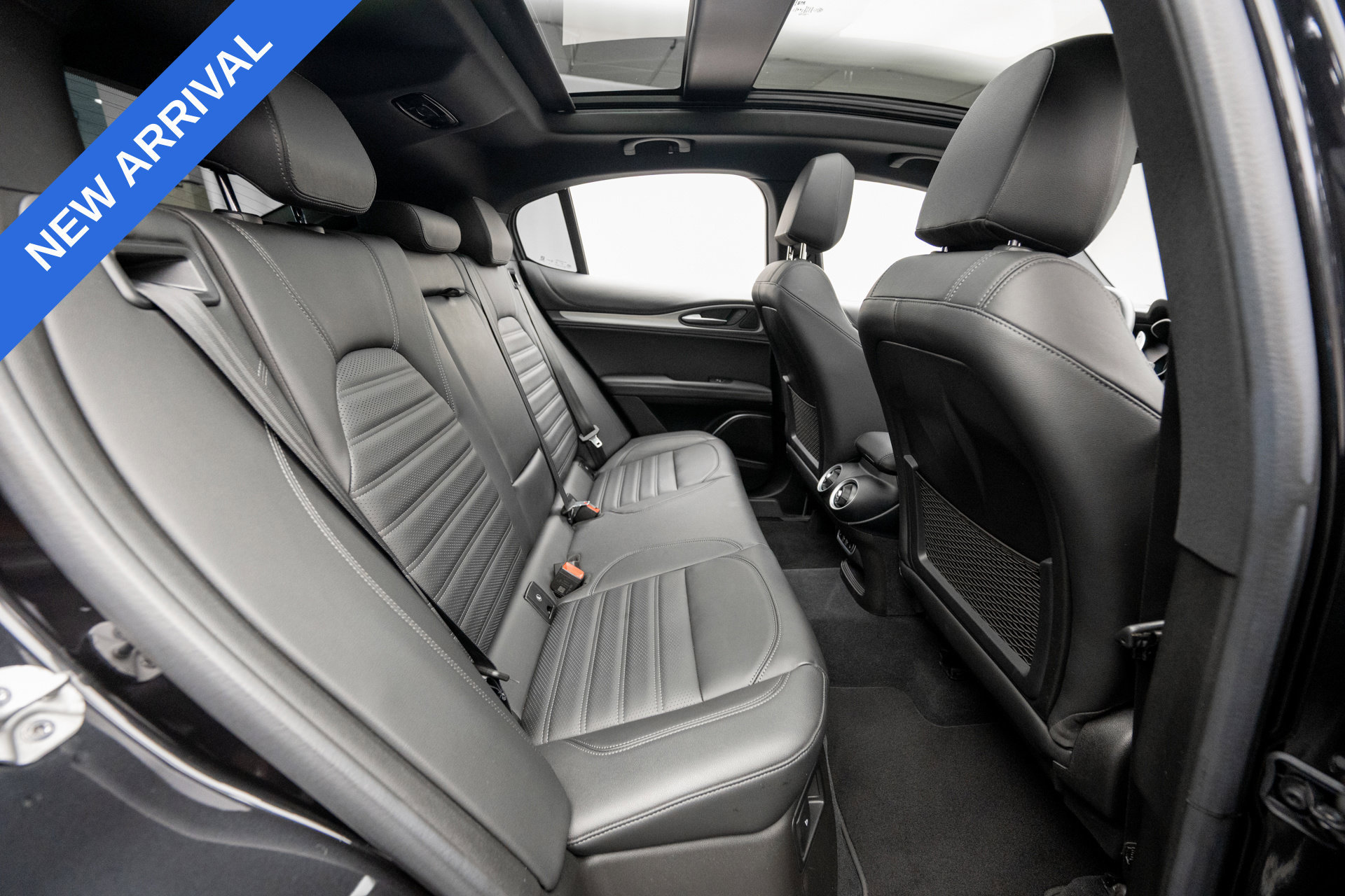 Used 2023 Alfa Romeo Stelvio Veloce AWD/4WD image 18