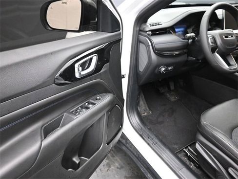 New 2026 Jeep Compass Latitude image 14