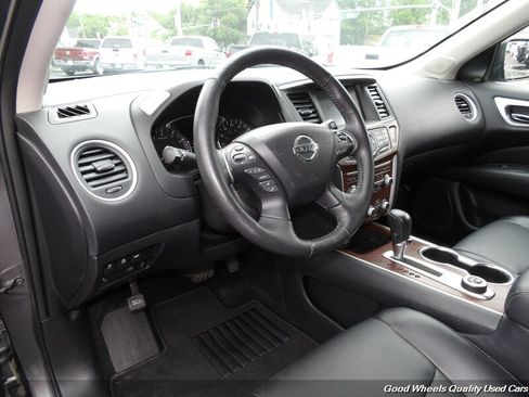 Used 2019 Nissan Pathfinder Platinum AWD/4WD image 12