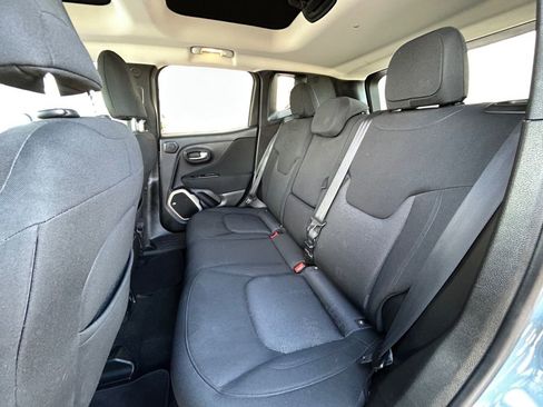 Used 2017 Jeep Renegade Latitude image 19