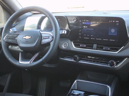 New 2026 Chevrolet Equinox LT image 9