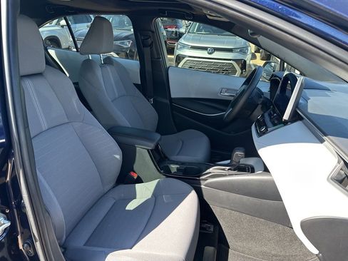 Used 2025 Toyota Corolla SE w/ SE Premium Package FWD image 19