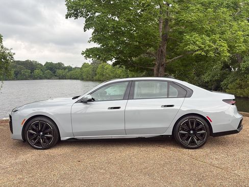 Used 2023 BMW 760i xDrive w/ Executive Package AWD/4WD image 10