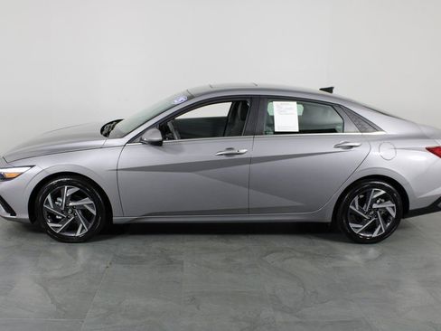 Certified 2025 Hyundai Elantra SEL image 10
