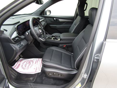 Used 2025 Buick Enclave Preferred image 28