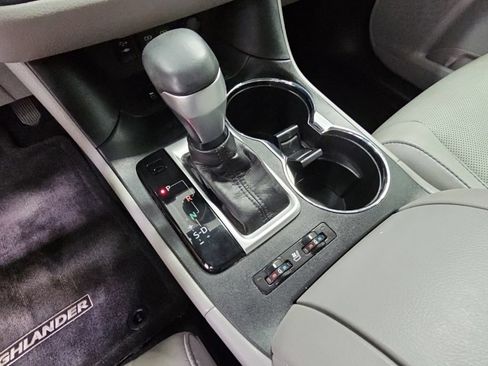 Used 2017 Toyota Highlander Limited FWD image 23
