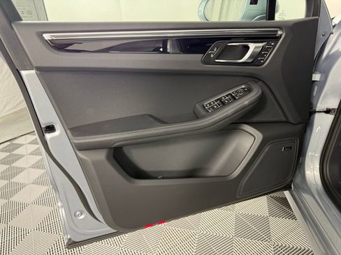 Certified 2026 Porsche Macan S AWD/4WD image 28