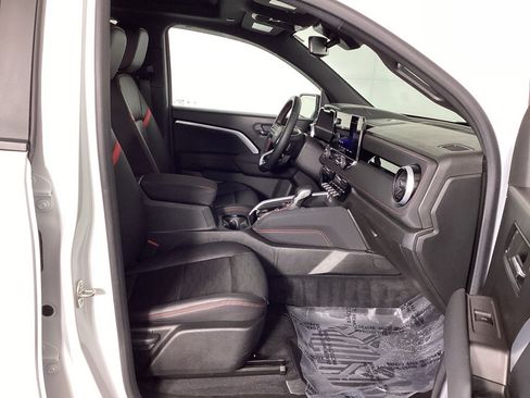 Used 2023 Chevrolet Colorado Z71 w/ Z71 Convenience Package 2 image 9