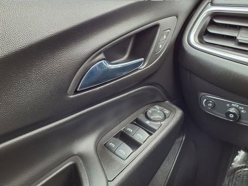 Used 2022 Chevrolet Equinox LT FWD image 18