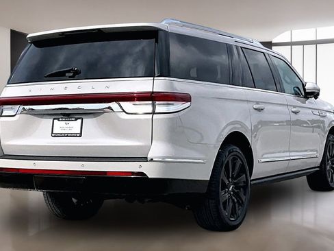 Used 2024 Lincoln Navigator L Reserve AWD/4WD image 2