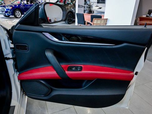 Used 2022 Maserati Ghibli Modena image 29