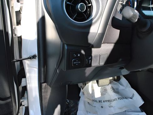 Used 2019 Toyota Corolla SE FWD image 14