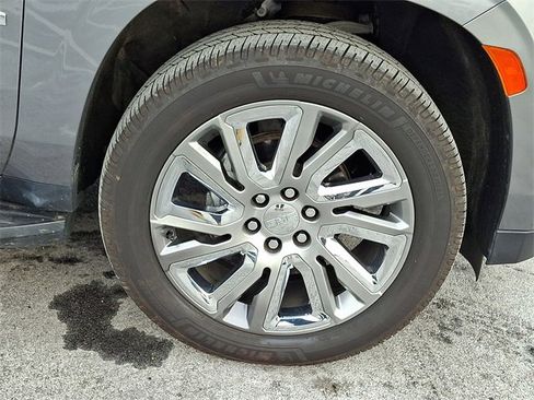 Used 2021 GMC Yukon XL SLT w/ Rear Media and Nav Package image 8