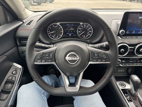 Used 2025 Nissan Sentra SR image 10