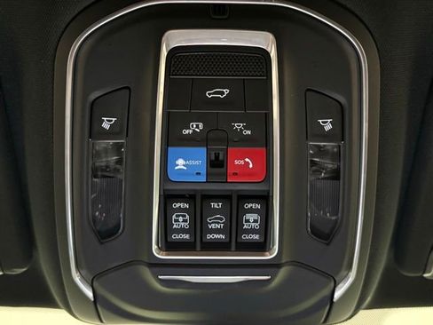 Used 2022 Jeep Wagoneer Series III w/ Premium Group I AWD/4WD image 33