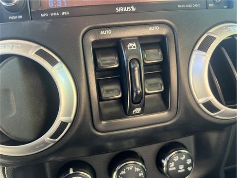 Used 2013 Jeep Wrangler Unlimited Rubicon AWD/4WD image 22