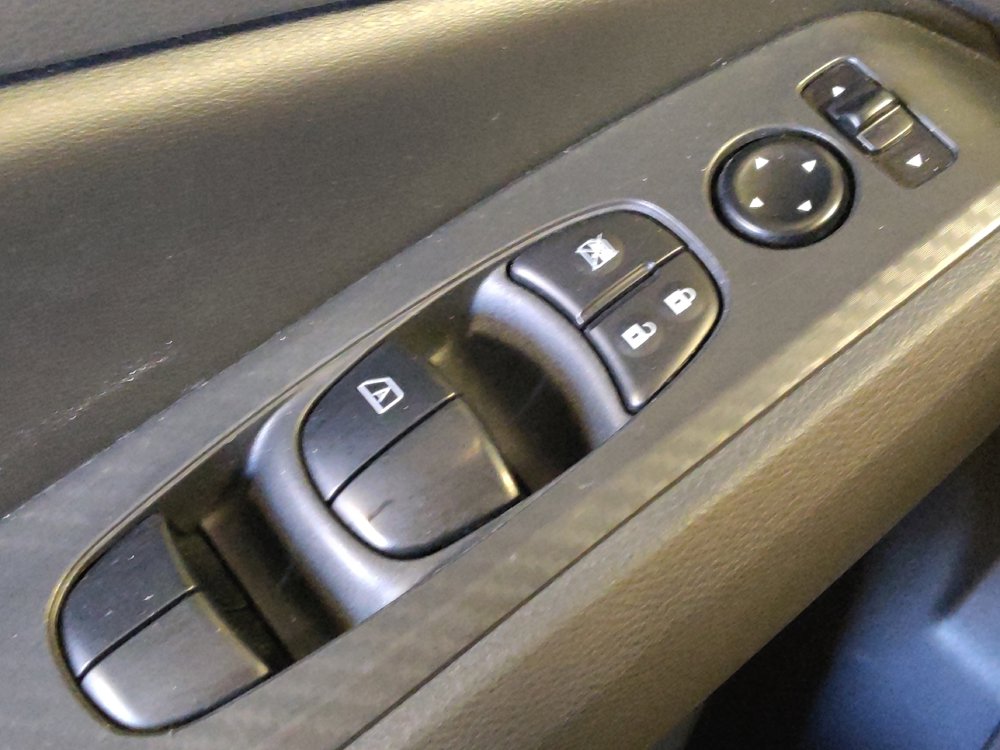 Used 2025 Nissan Altima 2.5 SV FWD image 27