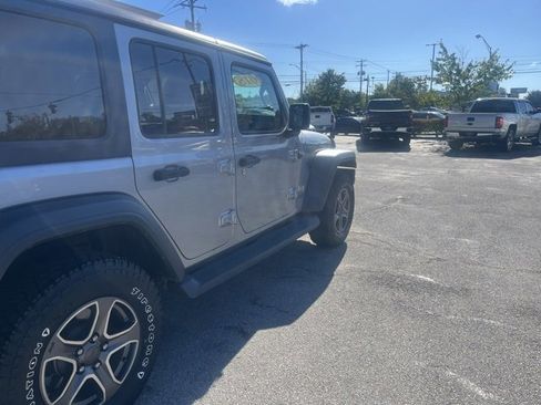 Used 2018 Jeep Wrangler Unlimited Sport S image 8