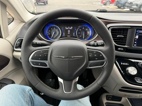 Used 2023 Chrysler Voyager LX FWD image 27
