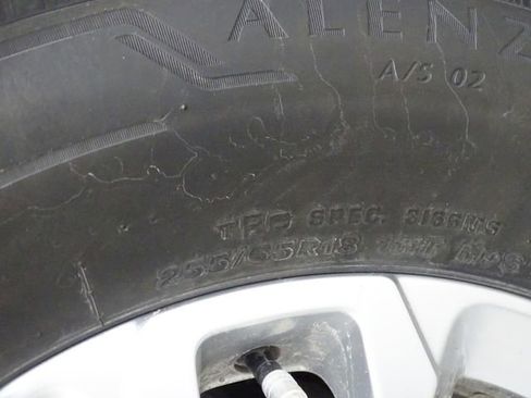 Used 2023 Chevrolet Traverse LS image 43