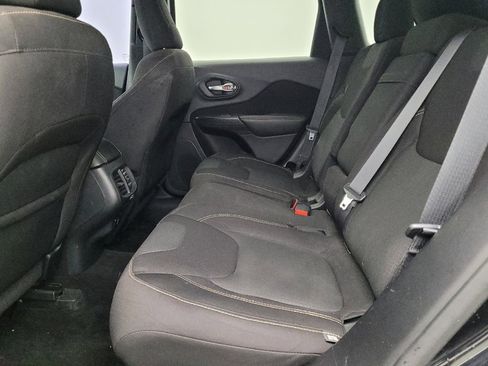 Used 2016 Jeep Cherokee Latitude w/ Comfort/Convenience Group image 18