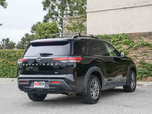 Used 2024 Nissan Pathfinder SV w/ SV Premium Package FWD image 8