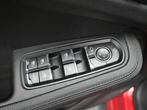 Certified 2022 Porsche Macan AWD/4WD image 8