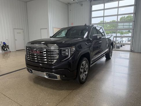 Used 2023 GMC Sierra 1500 Denali w/ Denali Reserve Package AWD/4WD image 2