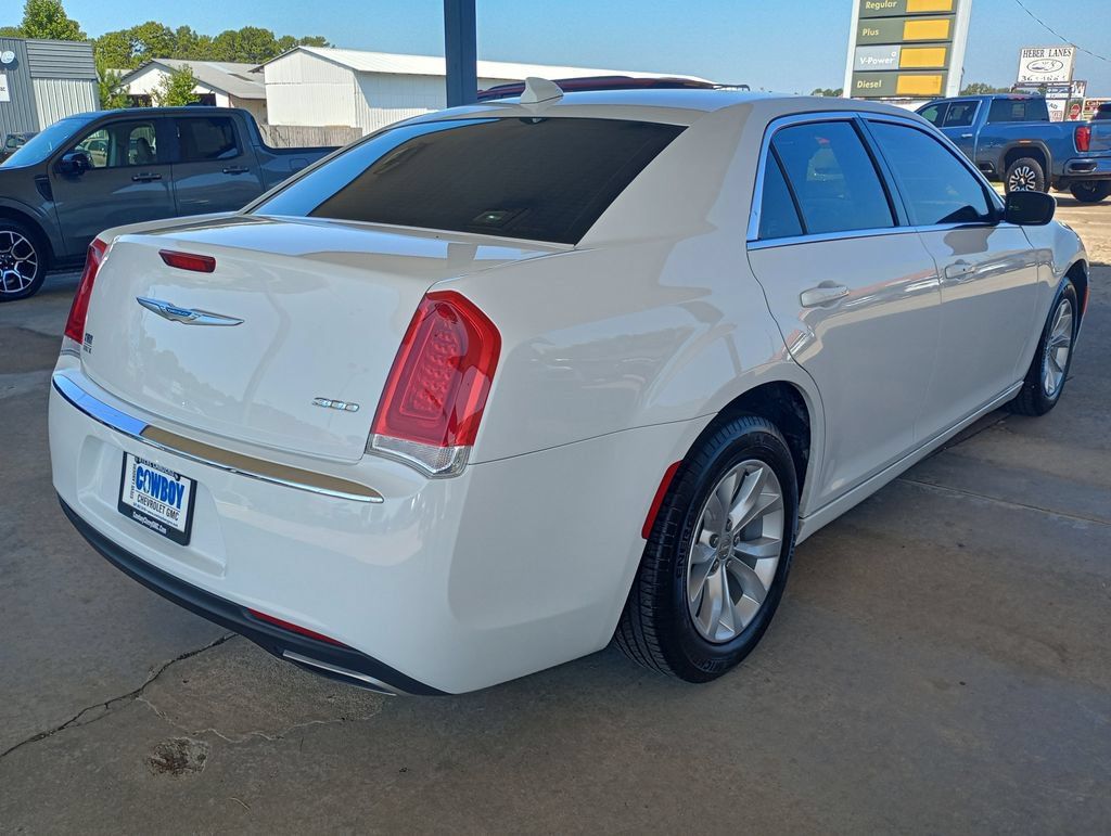 Used 2023 Chrysler 300 Touring RWD image 5