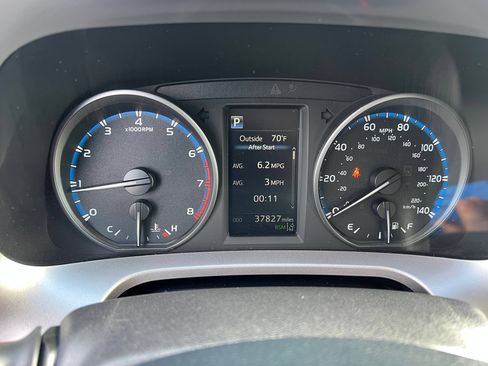 Used 2018 Toyota RAV4 XLE AWD/4WD image 16