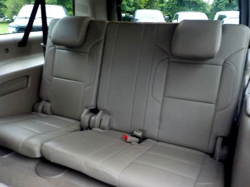 Used 2019 Chevrolet Suburban LT image 26