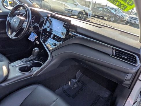 Used 2023 Toyota Camry SE image 6