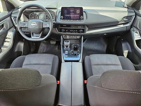 Used 2025 Nissan Rogue SV FWD image 18