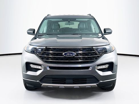 Used 2021 Ford Explorer XLT w/ Equipment Group 202A AWD/4WD image 2