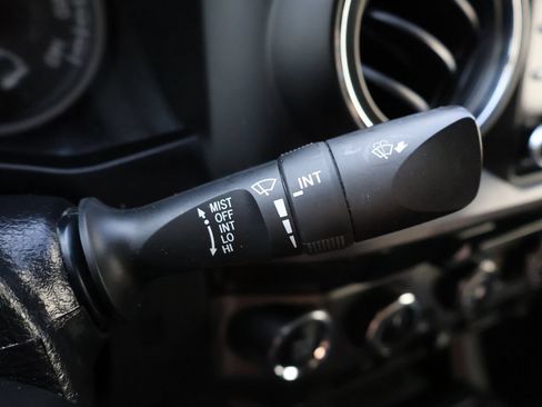 Used 2020 Toyota Tacoma TRD Off-Road AWD/4WD image 41