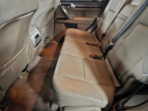 Used 2019 Lexus GX 460 image 18