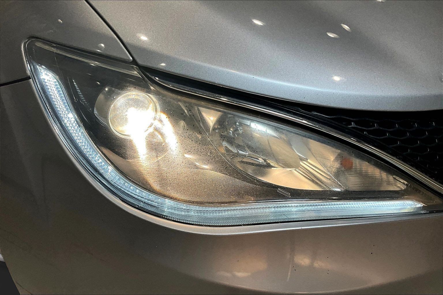 Used 2020 Chrysler Pacifica Touring-L w/ Tire & Wheel Group FWD image 32