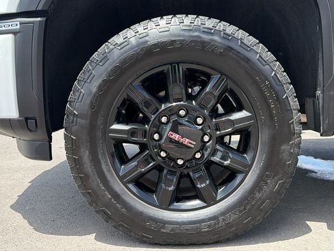 Used 2025 GMC Sierra 2500 AT4 w/ AT4 Premium Plus Package AWD/4WD image 28