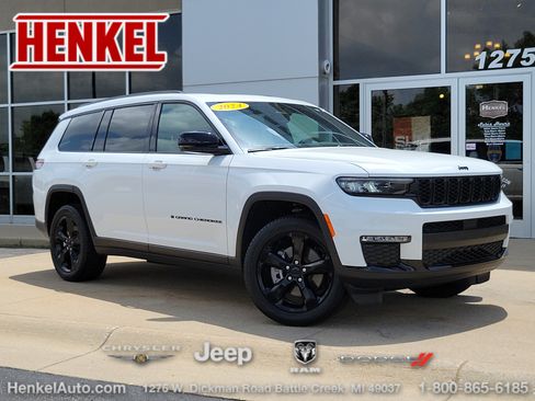 Used 2024 Jeep Grand Cherokee L Limited w/ Black Appearance Package AWD/4WD image 1