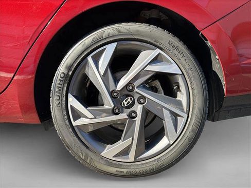 Used 2025 Hyundai Elantra SEL image 8