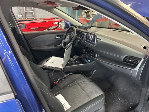 Certified 2022 Nissan Rogue SV image 6