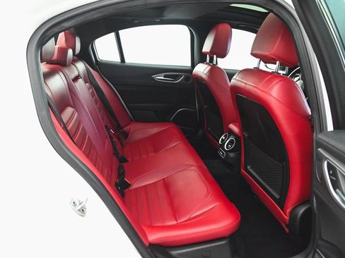 Used 2022 Alfa Romeo Giulia Veloce image 34
