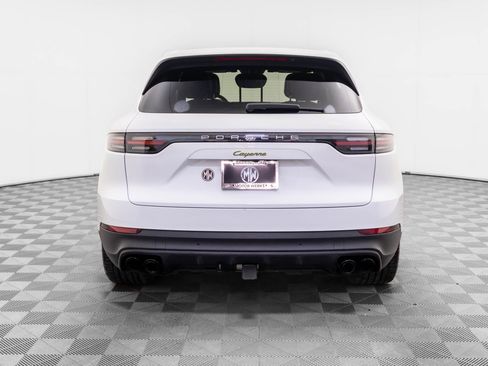 Certified 2022 Porsche Cayenne Platinum Edition image 10